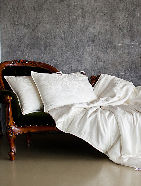 Подушка средней жесткости 50х70 см Luxury Silk Grass от German Grass