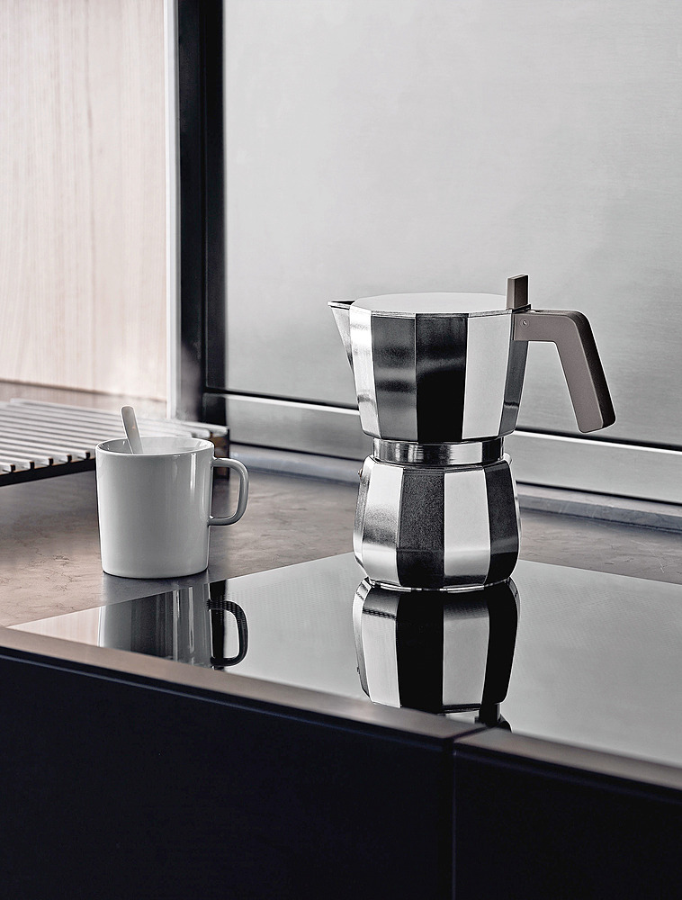 Кофеварка гейзерная на 3 чашки Moka, 150 мл от Alessi
