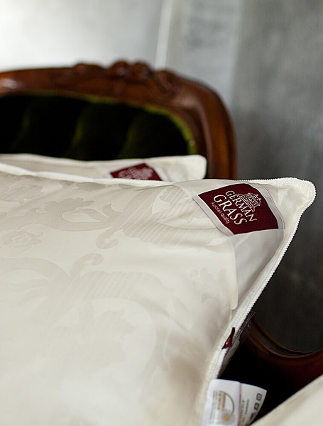 Подушка средней жесткости 50х70 см Luxury Silk Grass от German Grass